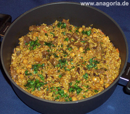 Orientalisches Reisfleisch mit Kichererbsen und Trockenfrüchten